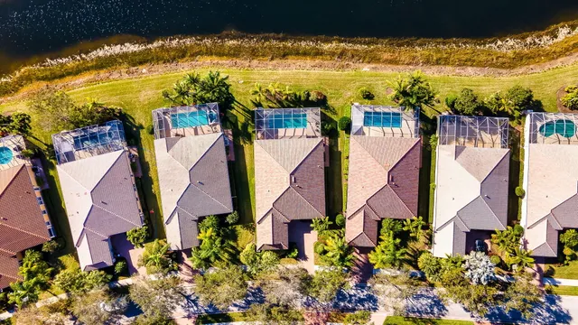 $899,999 | 7013 Leopardi Court, Naples, FL 34114