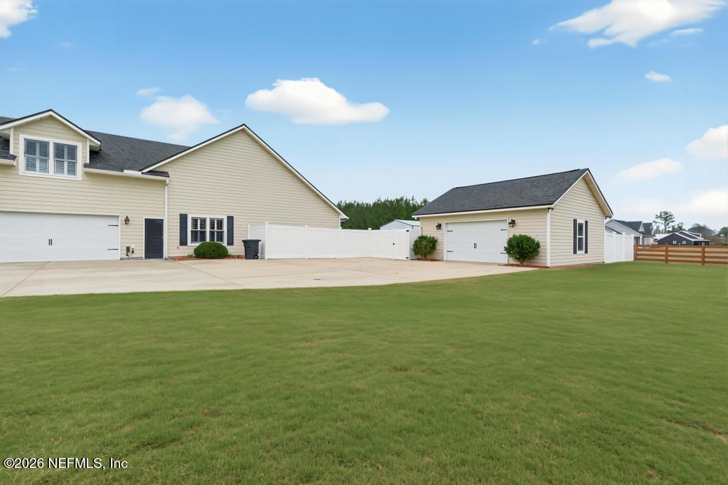37575 Kings Ferry Road Hilliard, FL 32046 - Photo 8 of 83 a front view of a house with a yard