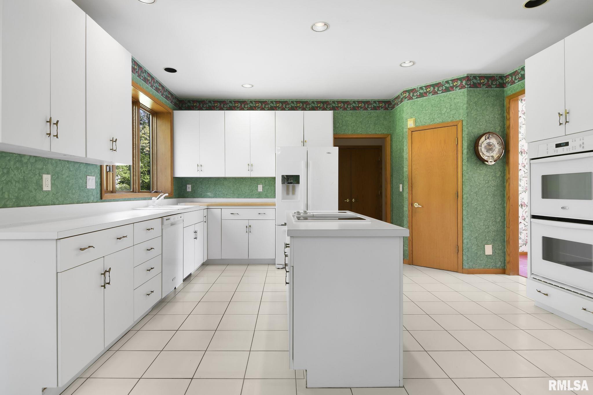 801 Fairfax Court Springfield, IL 62702 - Photo 11 of 40 Gallery Image 11