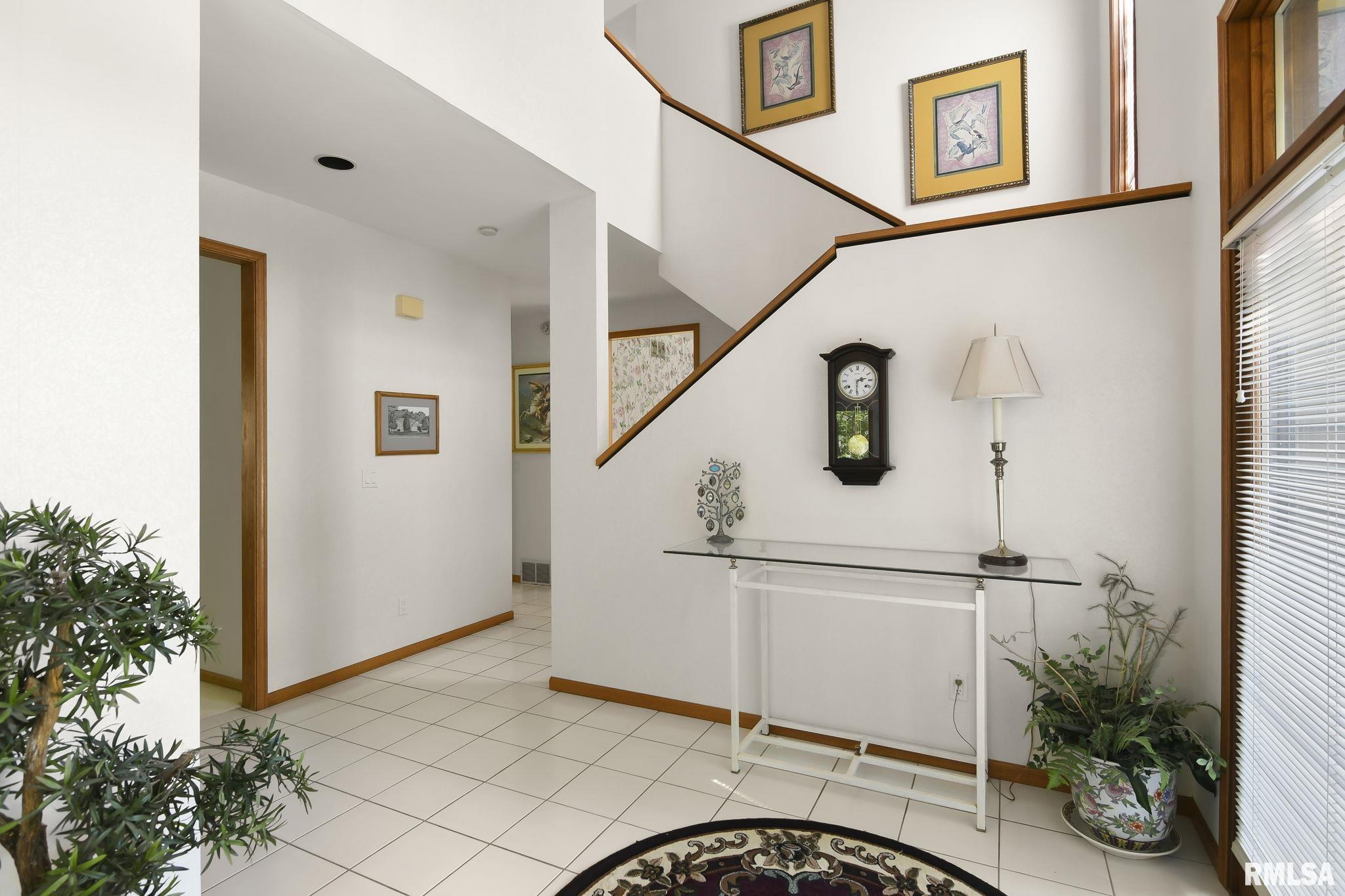 801 Fairfax Court Springfield, IL 62702 - Photo 3 of 40 Gallery Image 3