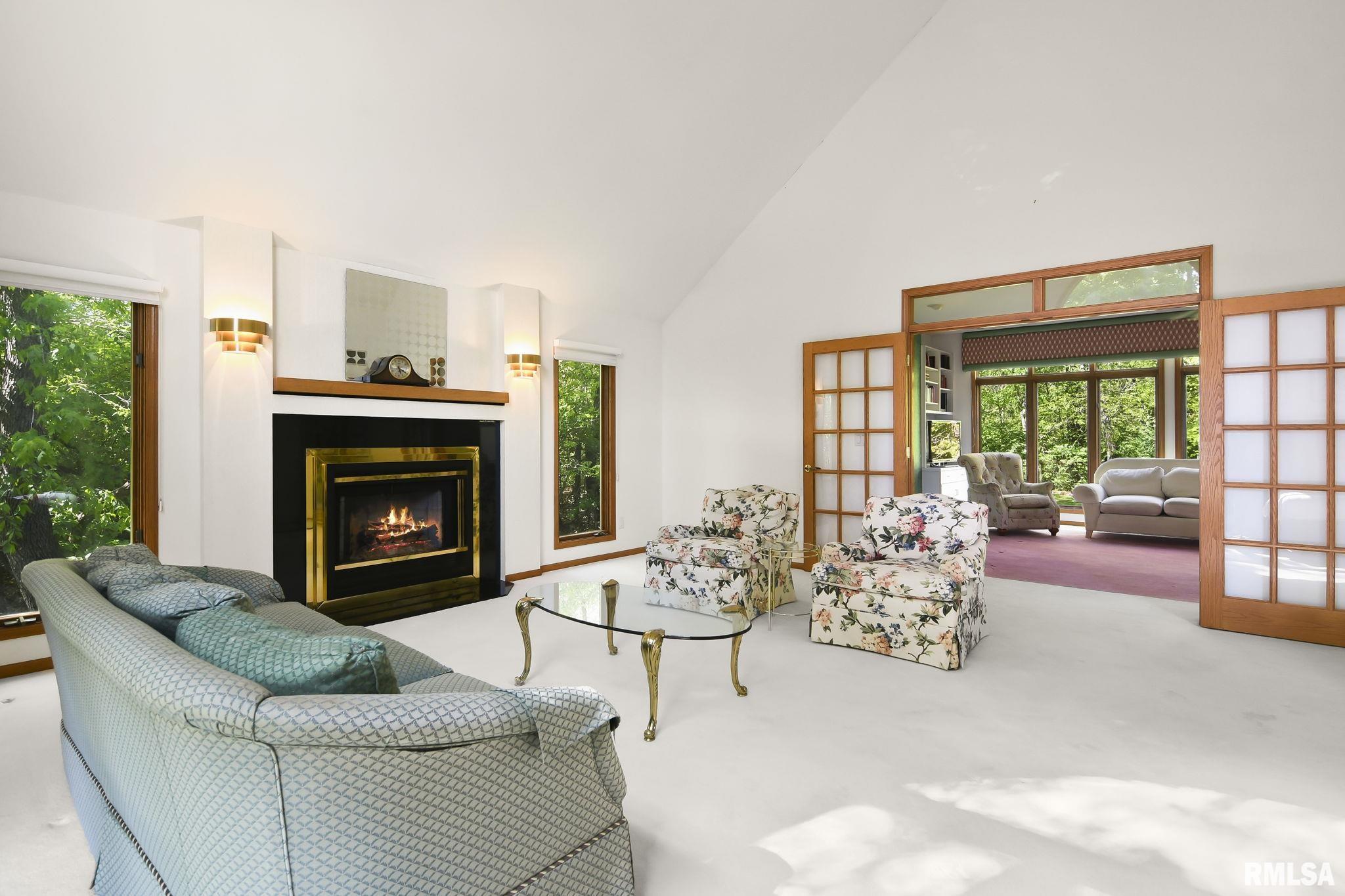 801 Fairfax Court Springfield, IL 62702 - Photo 4 of 40 Gallery Image 4