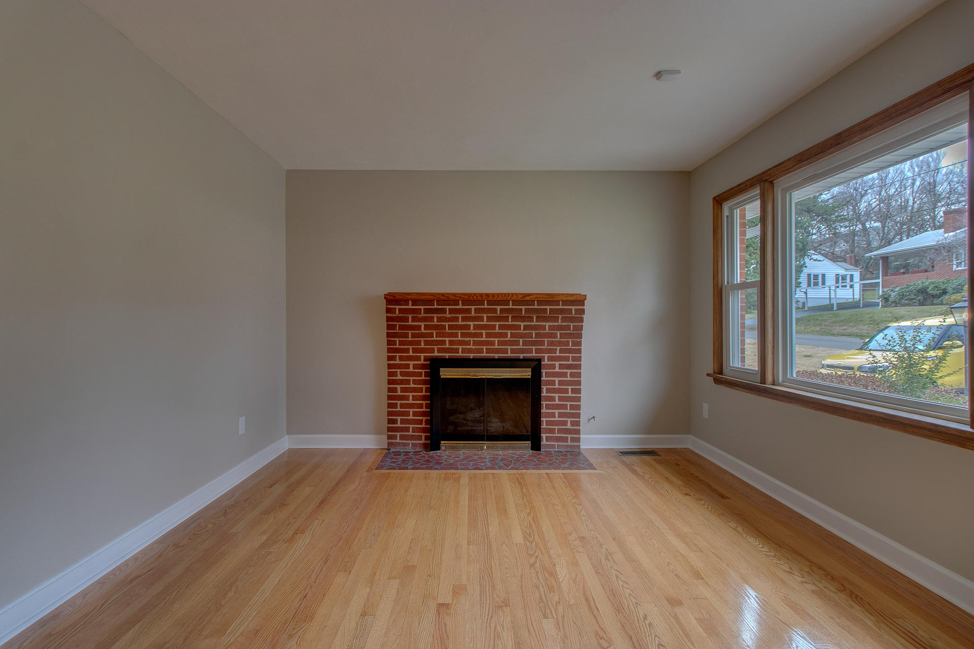 3430 Troxell Road Southeast Roanoke, VA 24014 - Photo 3 of 34 Living Room