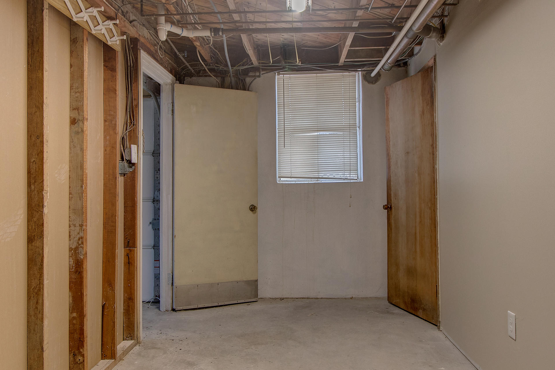 3430 Troxell Road Southeast Roanoke, VA 24014 - Photo 24 of 34 Storage