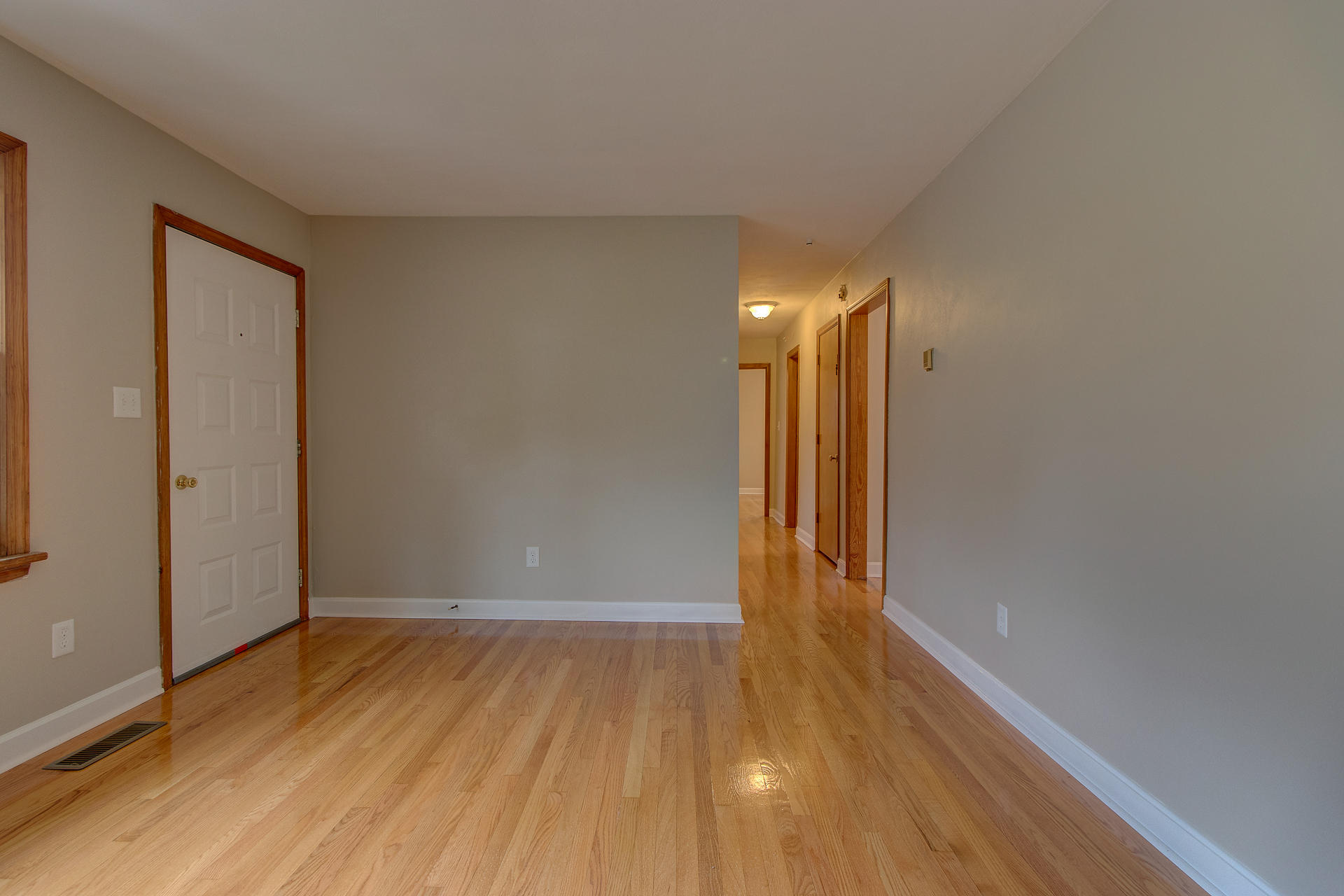 3430 Troxell Road Southeast Roanoke, VA 24014 - Photo 4 of 34 Living Room