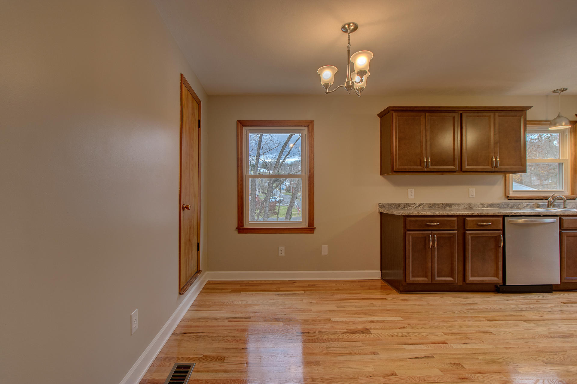 3430 Troxell Road Southeast Roanoke, VA 24014 - Photo 5 of 34 Eat-in Area