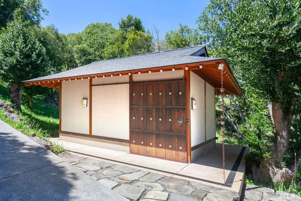 a view of a small house with backyard