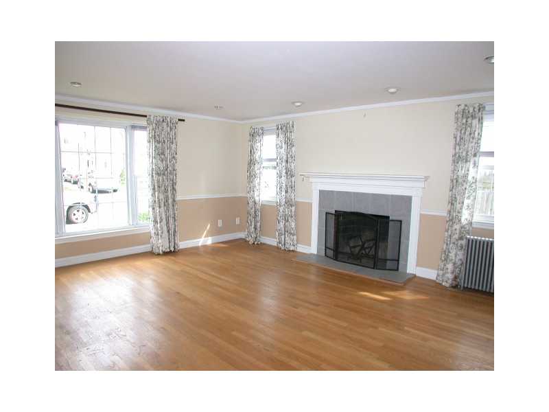 163 Calaman Road Cranston, RI 02910 - Photo 5 of 16 Living Room.