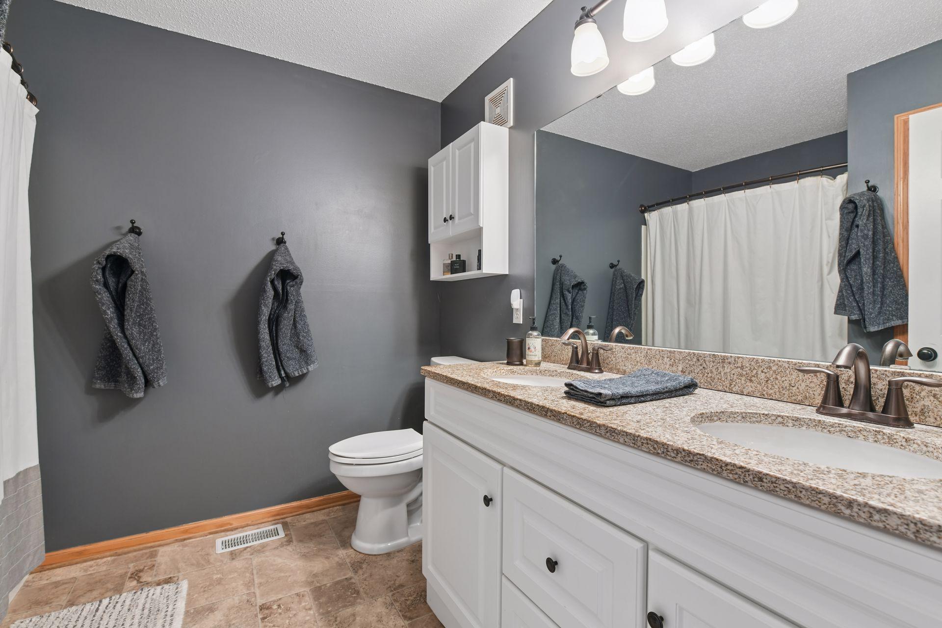 1776 Riverside Drive Shakopee, MN 55379 - Photo 13 of 24