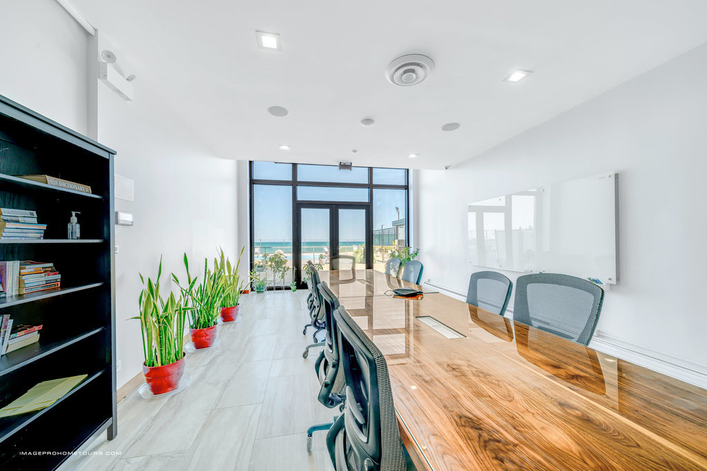 6325 North Sheridan Road, Unit 1903 Chicago, IL 60660 - Photo 16 of 20 a very nice looking room with a large window