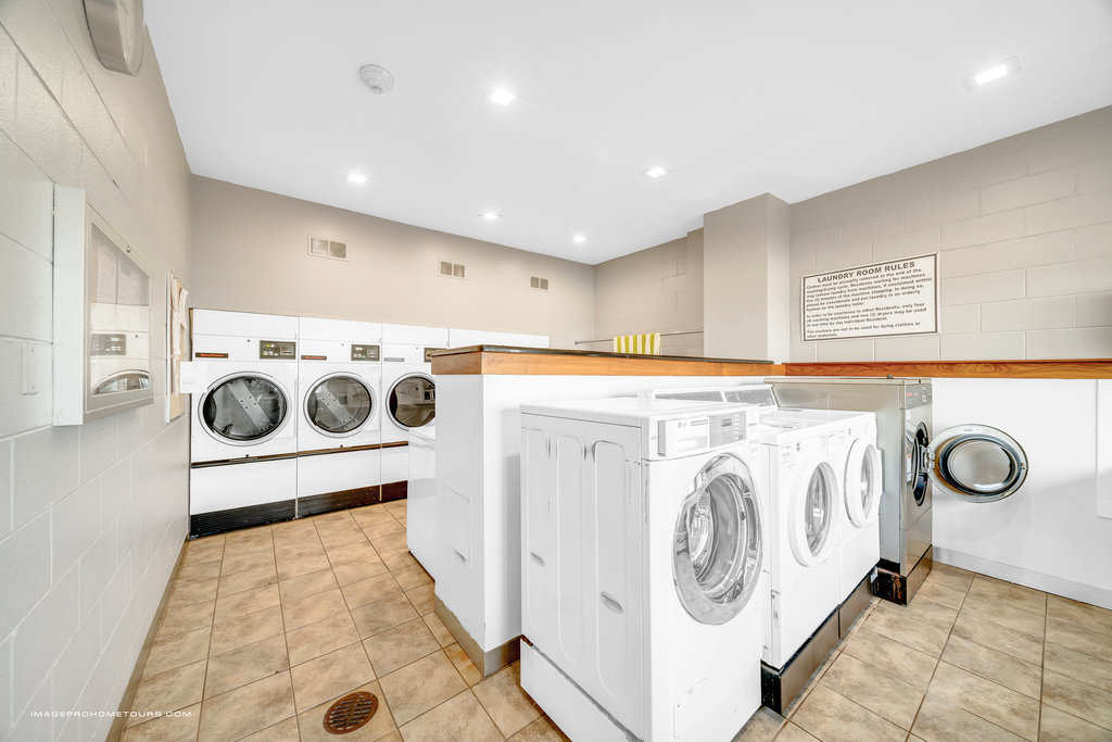 6325 North Sheridan Road, Unit 1903 Chicago, IL 60660 - Photo 17 of 20 a utility room with dryer and washer