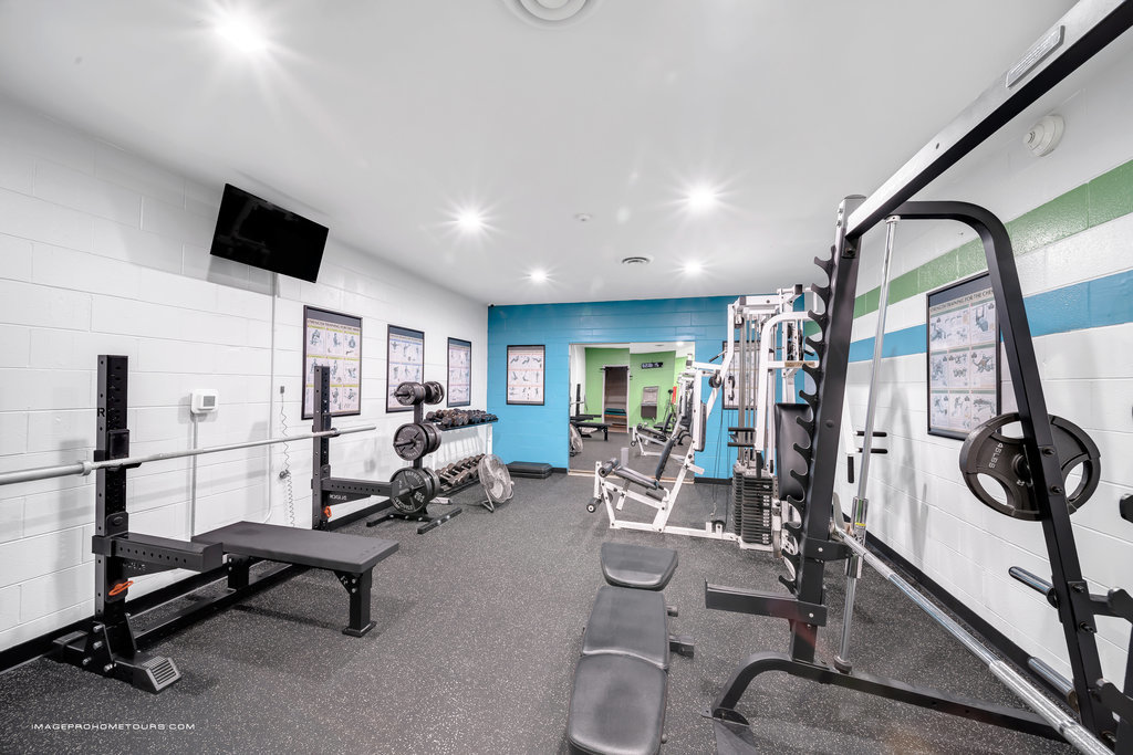 6325 North Sheridan Road, Unit 1903 Chicago, IL 60660 - Photo 18 of 20 a view of a room with gym equipment