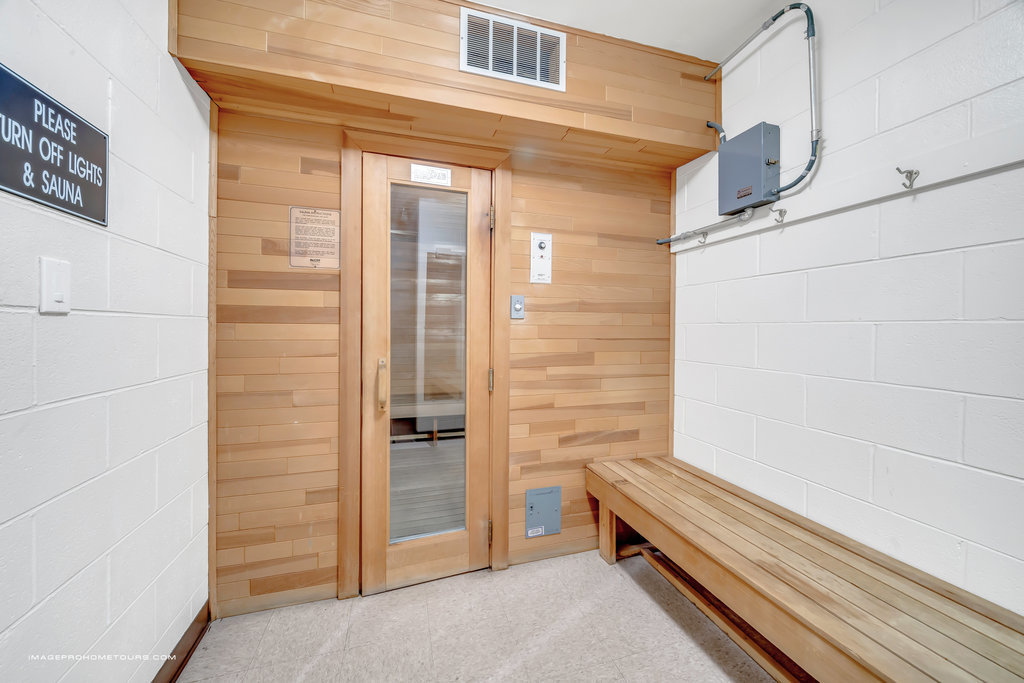 6325 North Sheridan Road, Unit 1903 Chicago, IL 60660 - Photo 19 of 20 a view of walk in closet