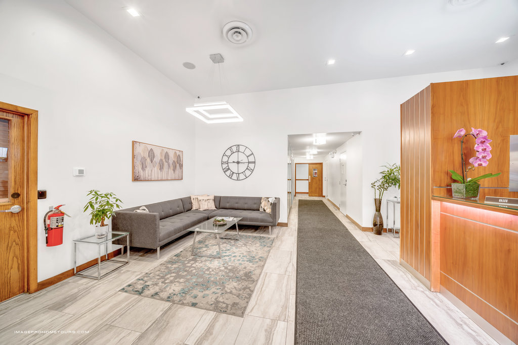 6325 North Sheridan Road, Unit 1903 Chicago, IL 60660 - Photo 2 of 20 a living room with furniture and wooden floor