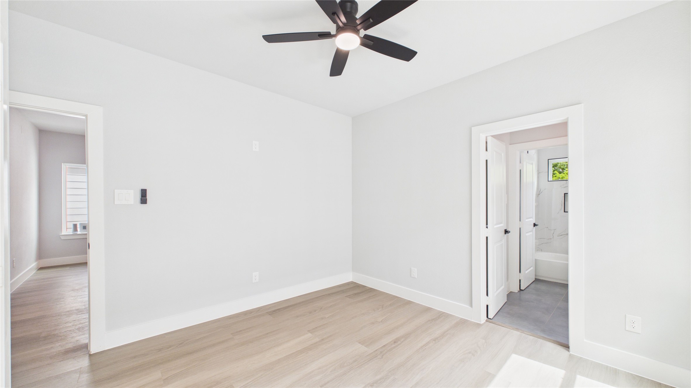 3748 Corder Street Houston, TX 77021 - Photo 23 of 31 Secondary room with bathroom access