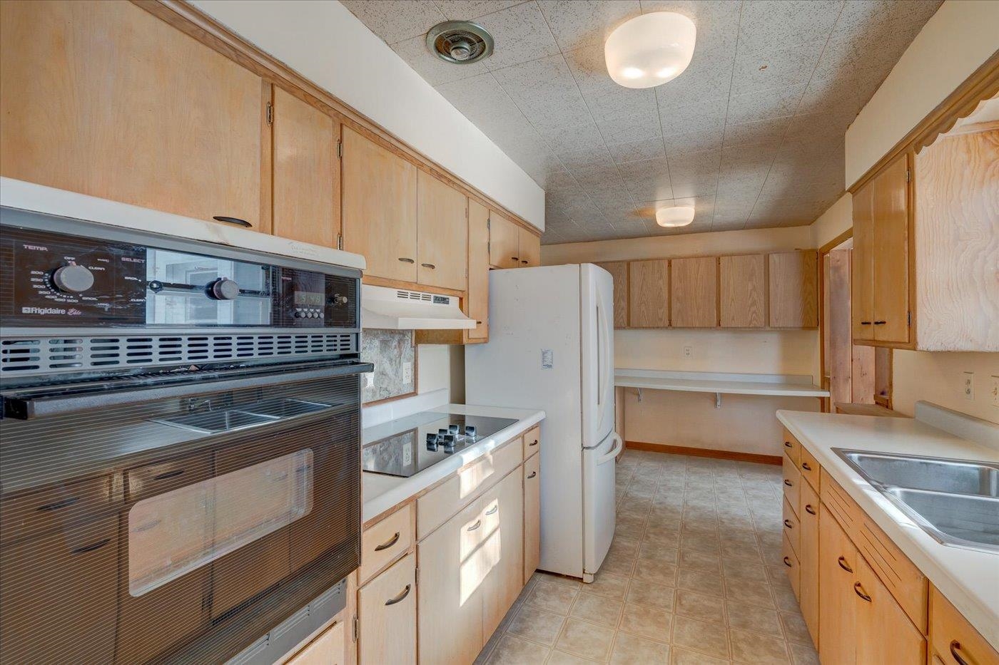 4909 Groton Lane Madison, WI 53711 - Photo 11 of 28