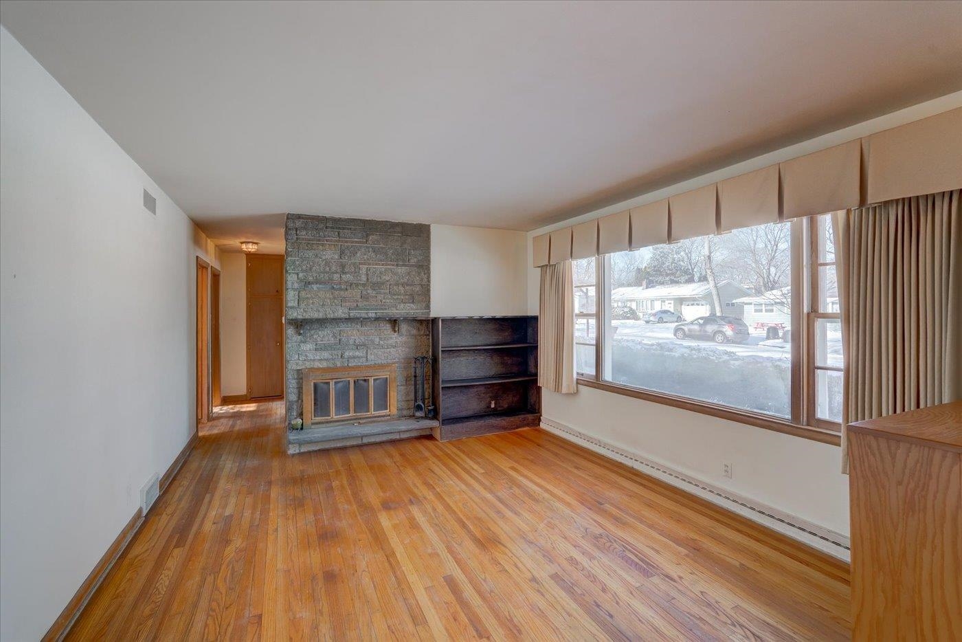 4909 Groton Lane Madison, WI 53711 - Photo 8 of 28