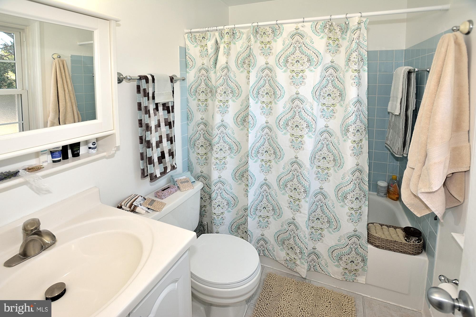 2228 McLean Park Road Falls Church, VA 22043 - Photo 23 of 36 MASTER BATH