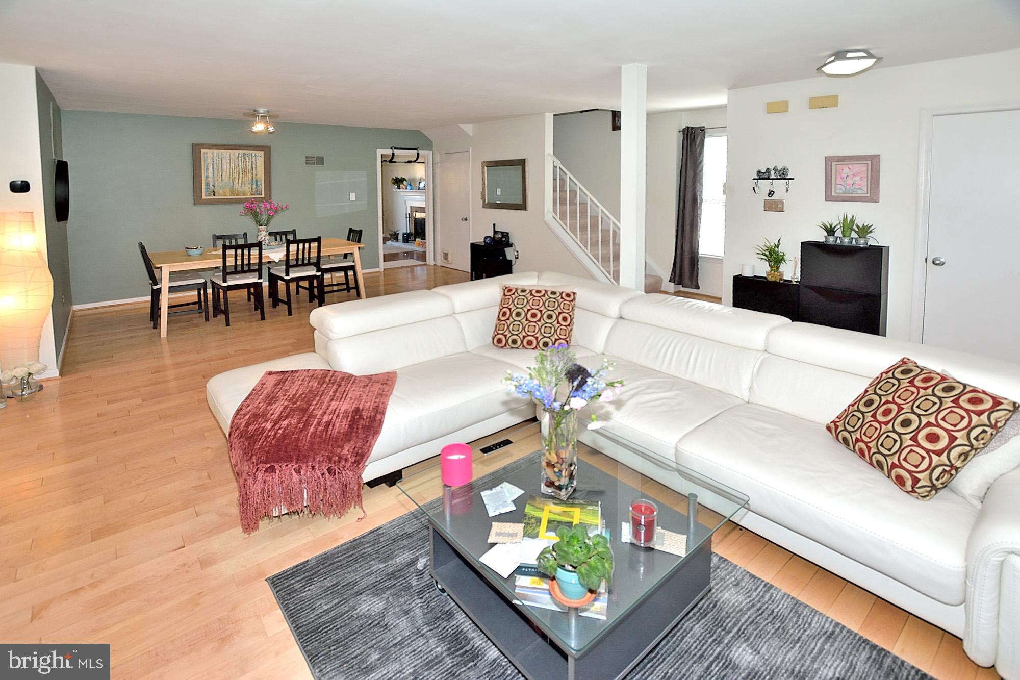 2228 McLean Park Road Falls Church, VA 22043 - Photo 4 of 36 LIVING ROOM
