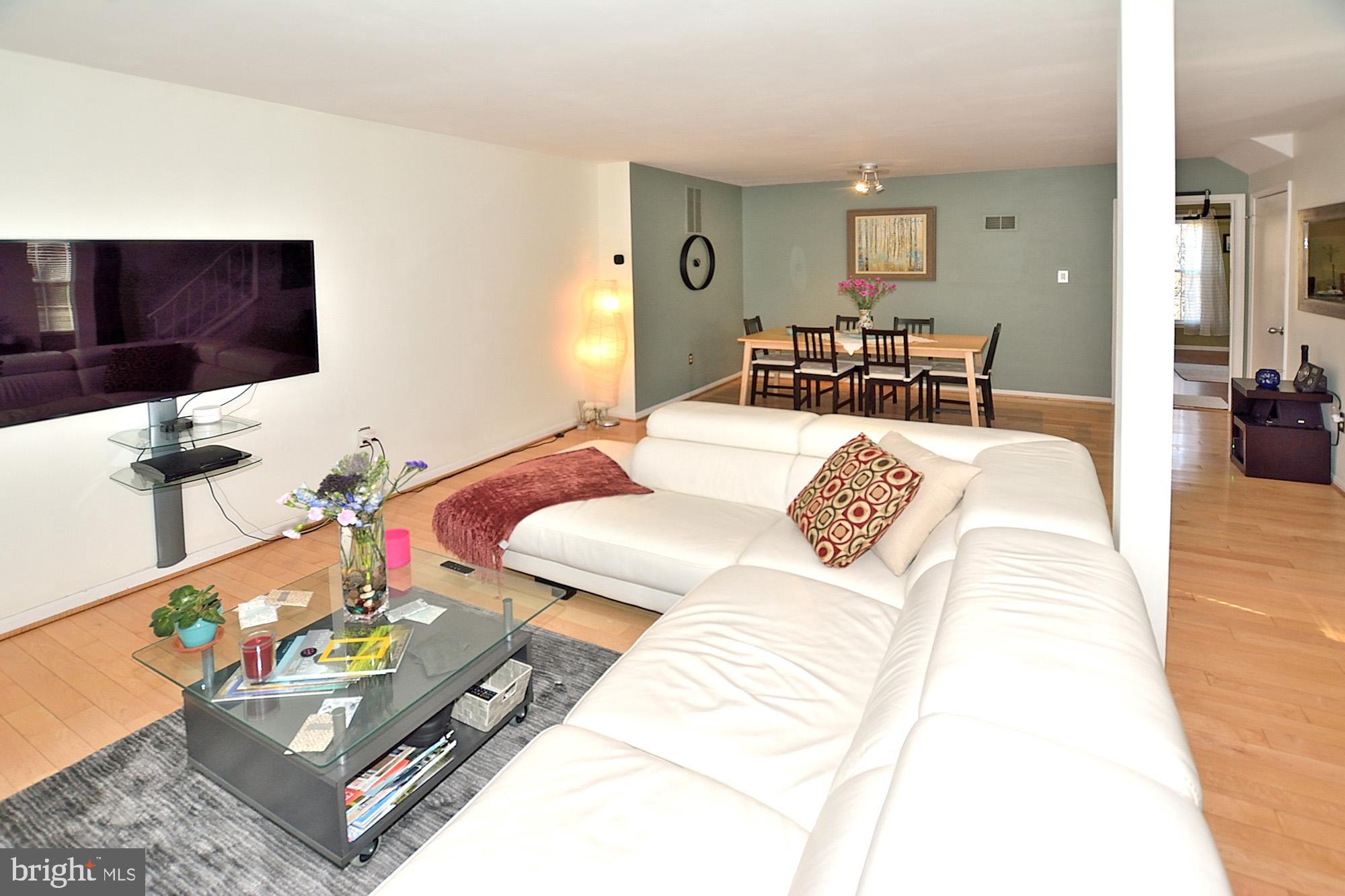 2228 McLean Park Road Falls Church, VA 22043 - Photo 6 of 36 LIVING ROOM