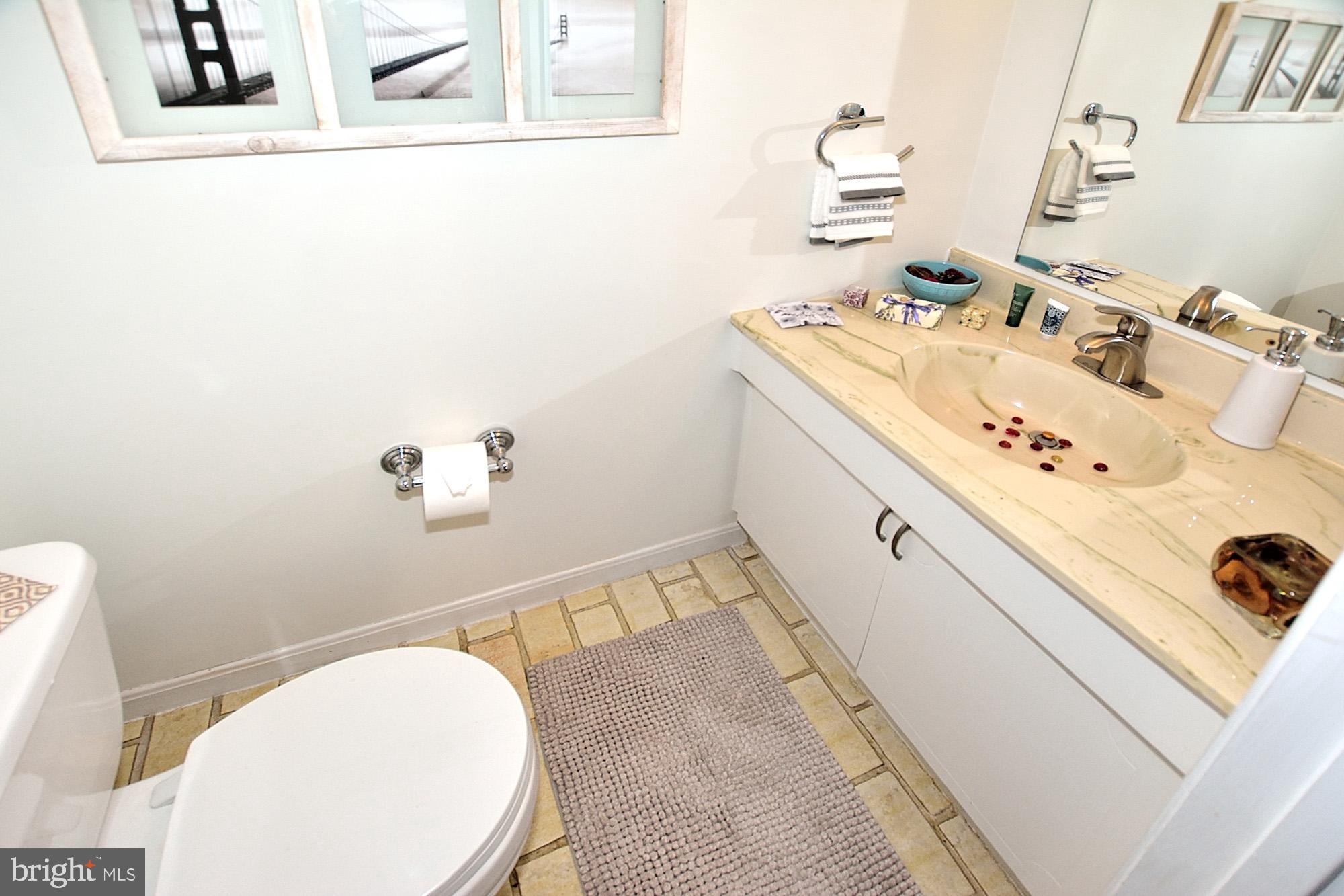 2228 McLean Park Road Falls Church, VA 22043 - Photo 10 of 36 POWDER ROOM