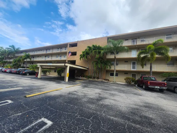 $75,000 | 330 Northeast 26th Avenue, Unit 411, Boynton Beach, FL 33435