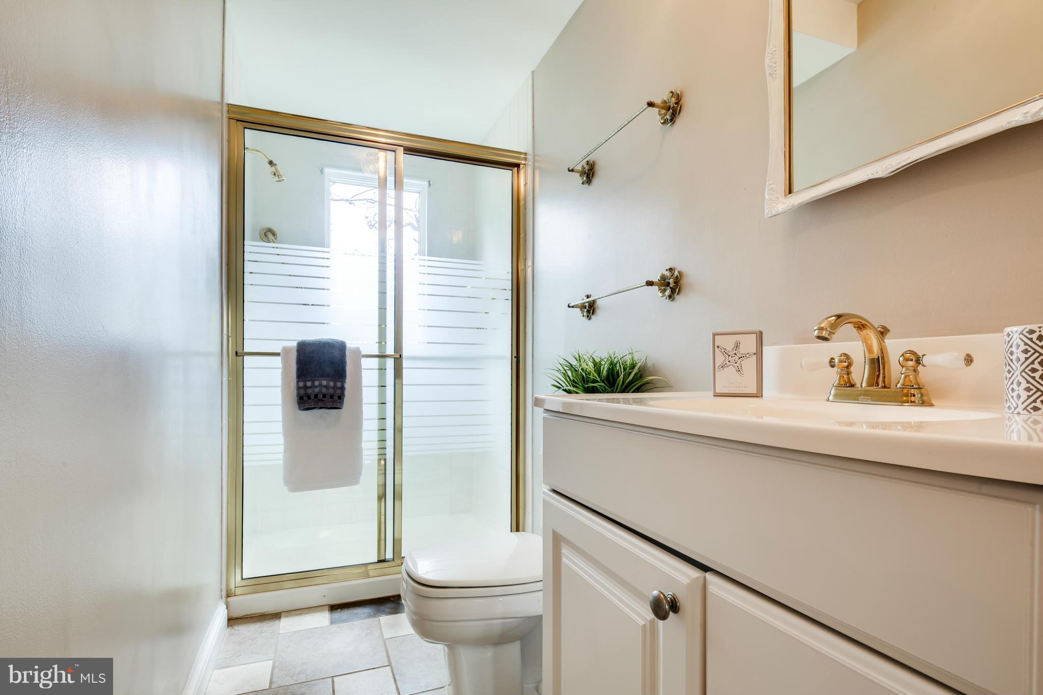 2013 Franwall Avenue Silver Spring, MD 20902 - Photo 21 of 28 Full Hallway Bathroom