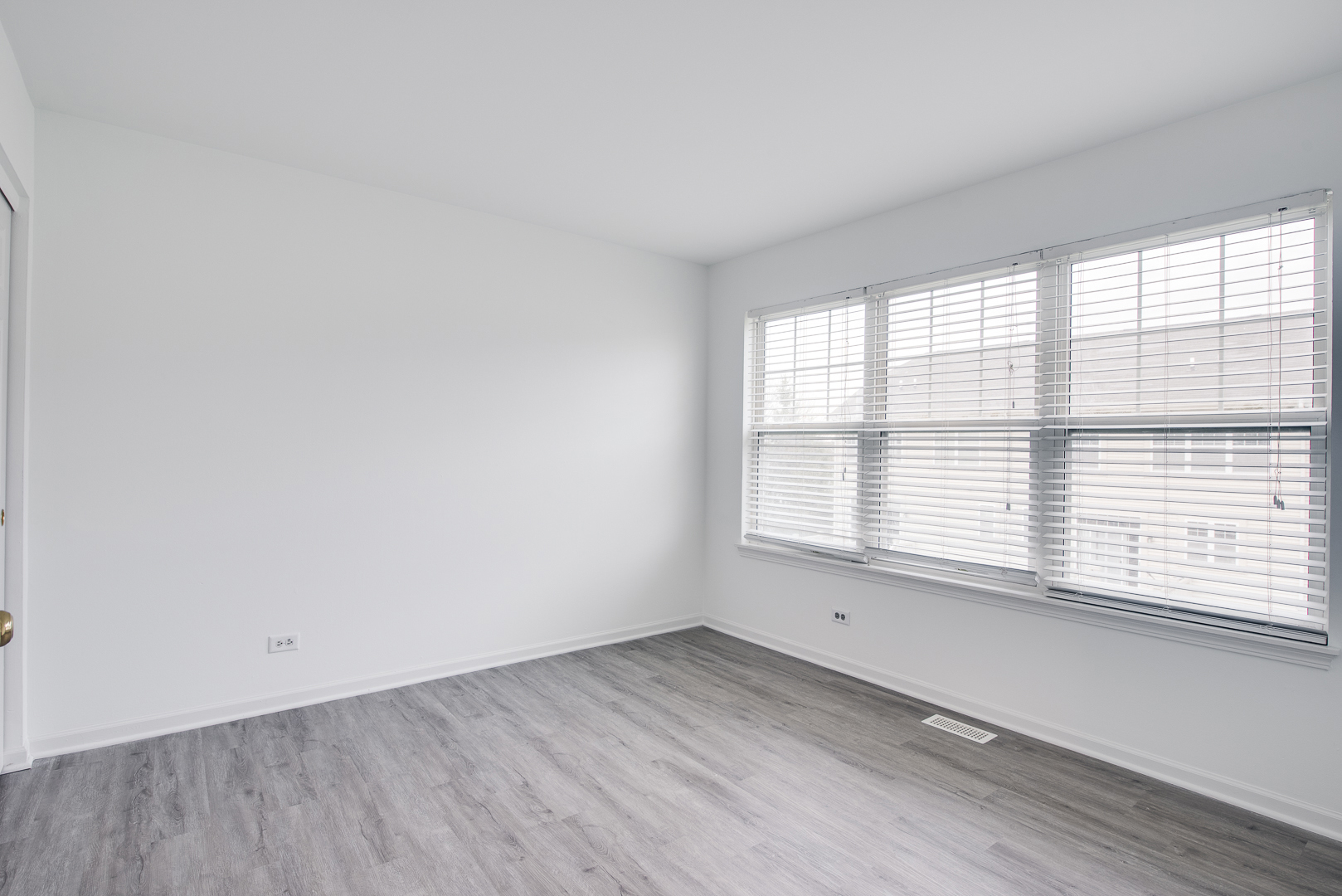401 North Commerce Street, Unit 401 Aurora, IL 60504 - Photo 8 of 20 a view of an empty room with a window