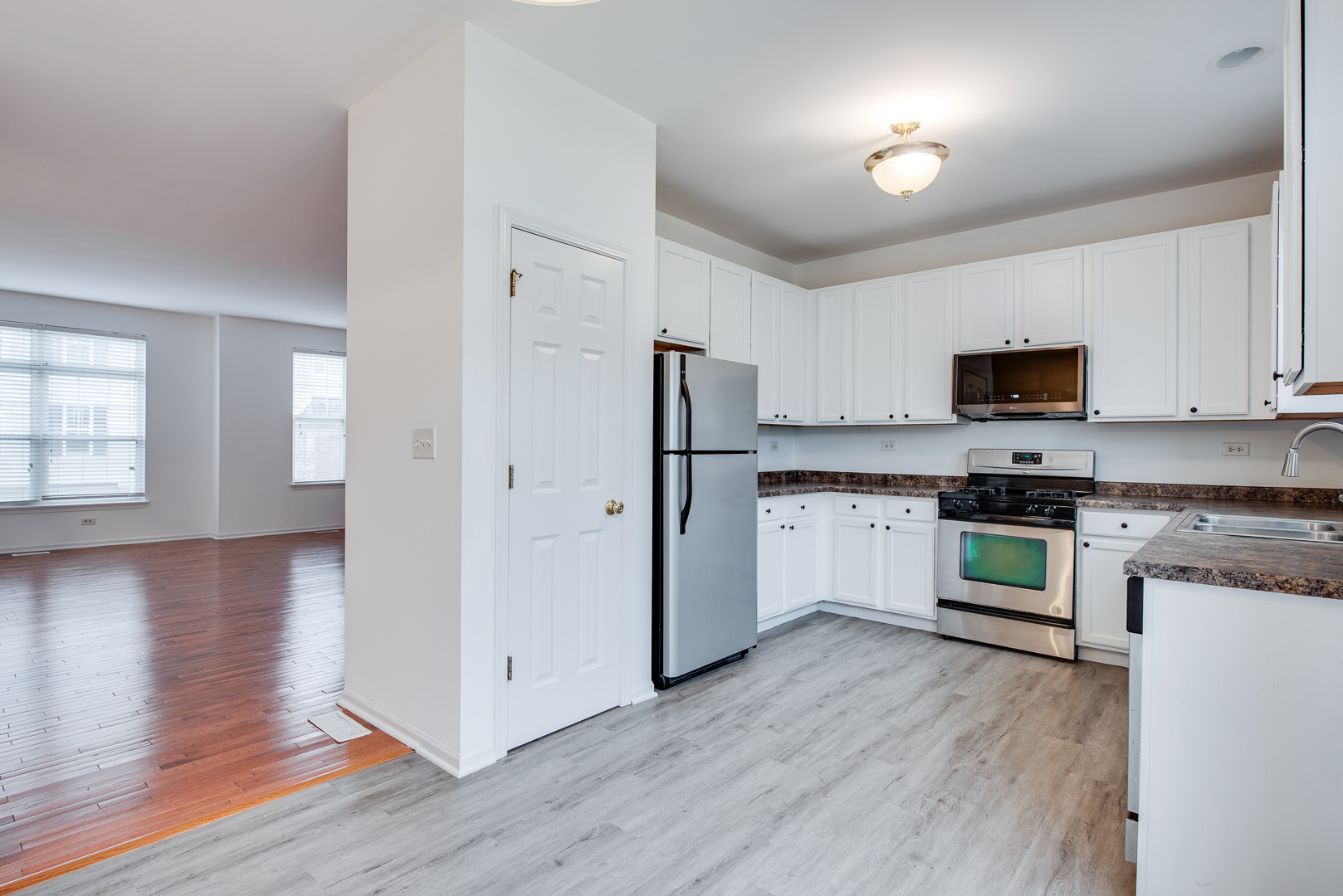 401 North Commerce Street, Unit 401 Aurora, IL 60504 - Photo 10 of 20 a kitchen with granite countertop a refrigerator and a stove top oven