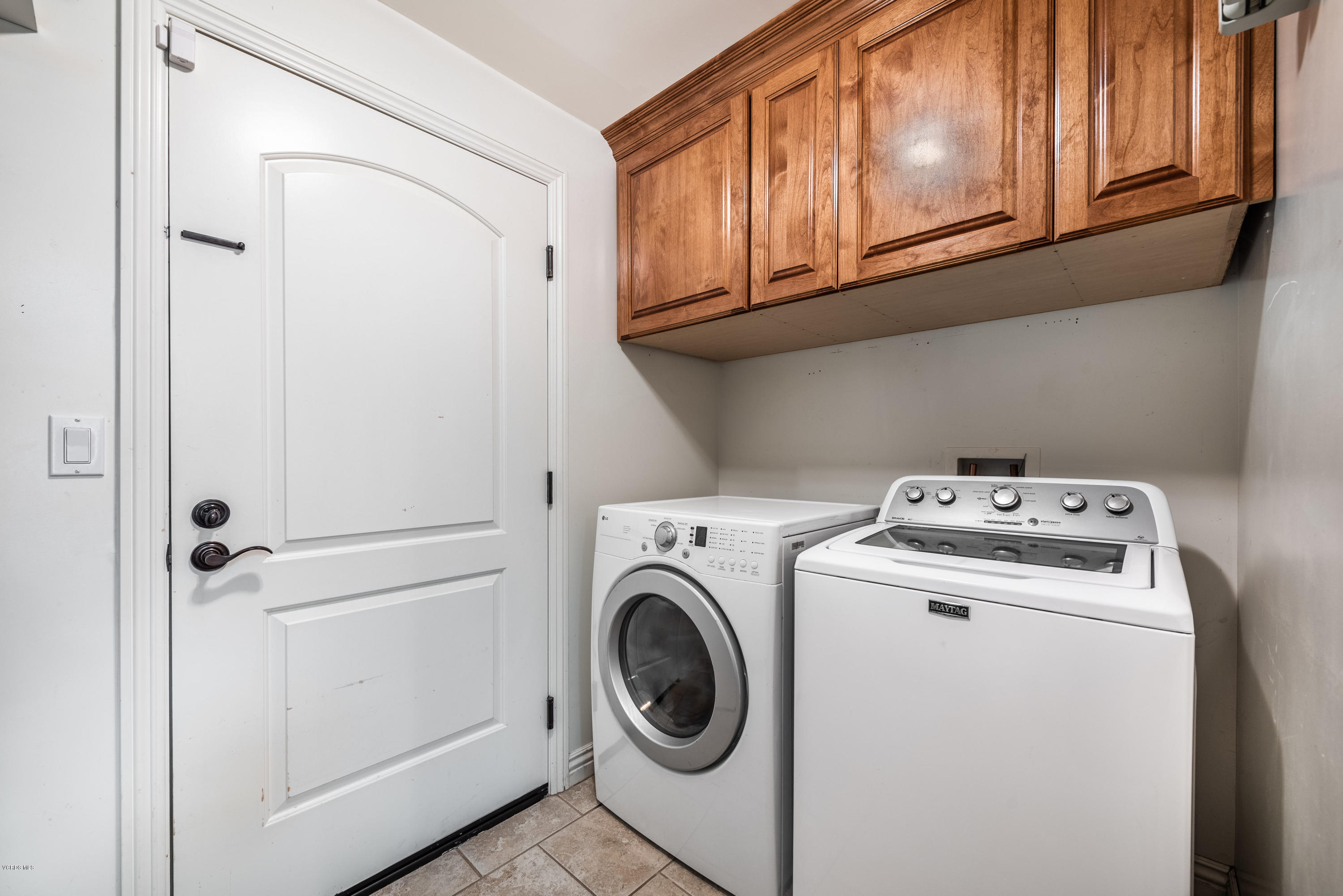 1627 Riente Street Camarillo, CA 93010 - Photo 22 of 35 1627 Riente Street-print-026-10-Laundry