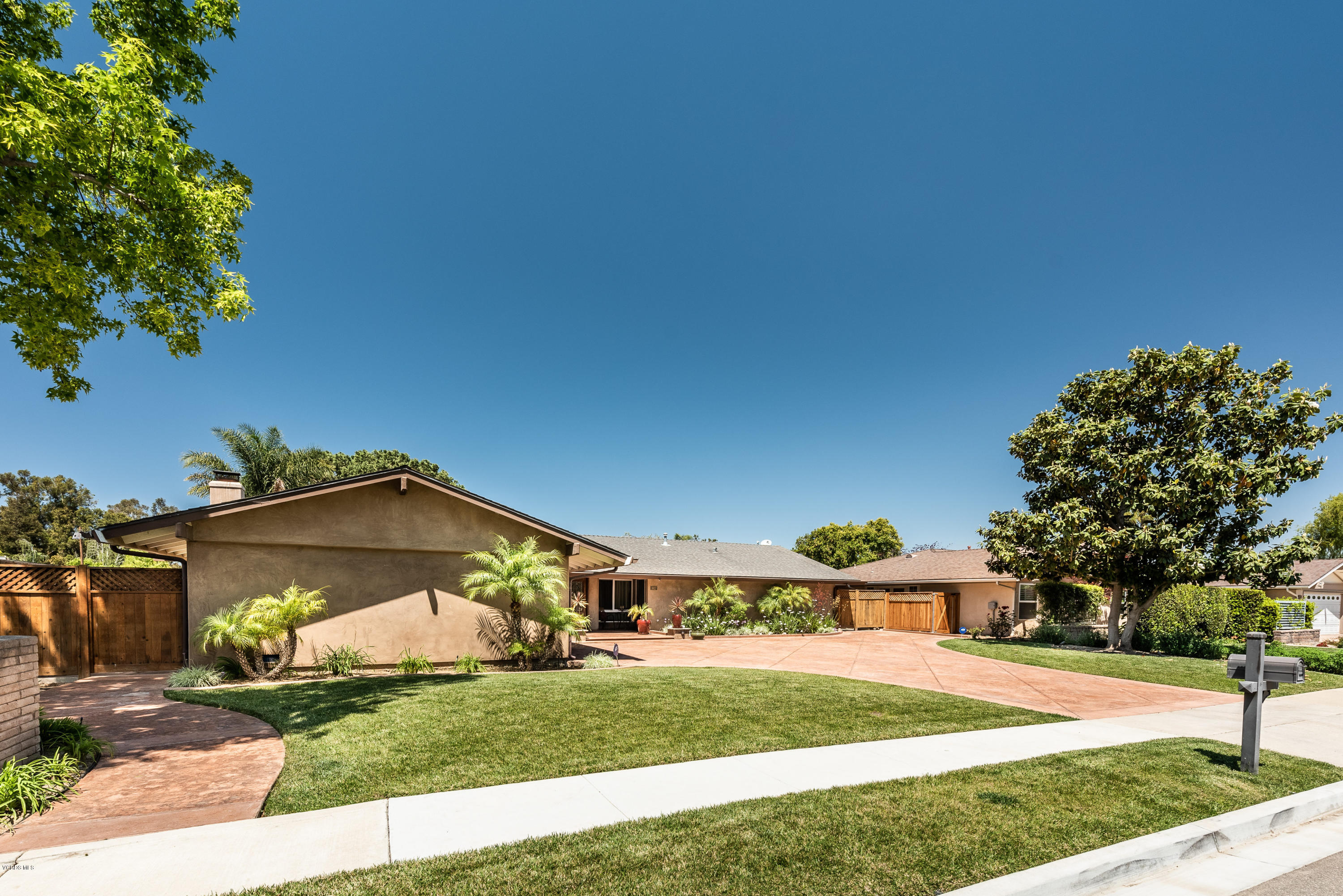 1627 Riente Street Camarillo, CA 93010 - Photo 4 of 35 1627 Riente Street-print-003-6-Front-420