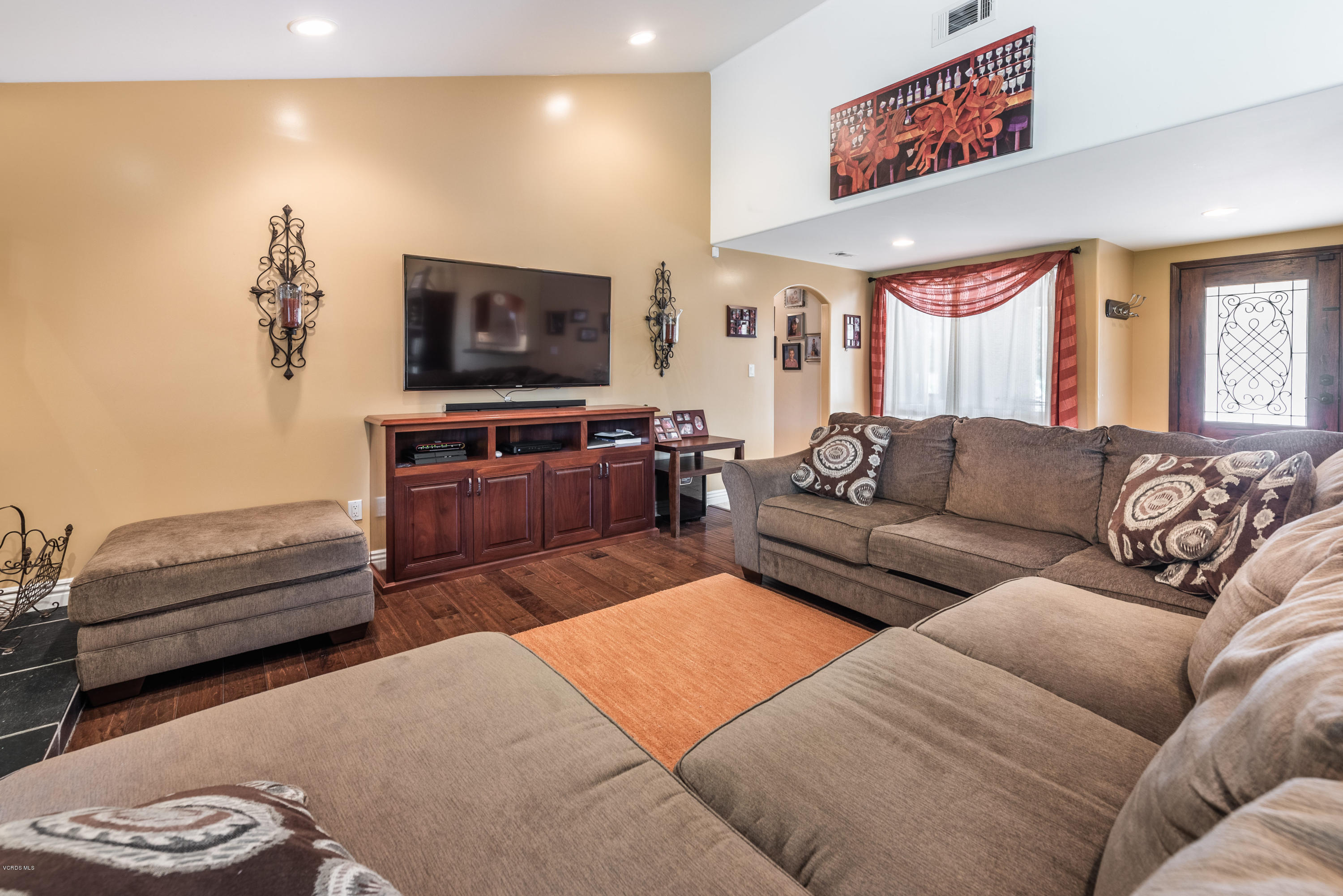1627 Riente Street Camarillo, CA 93010 - Photo 32 of 35 1627 Riente Street-print-011-9-Living Ro