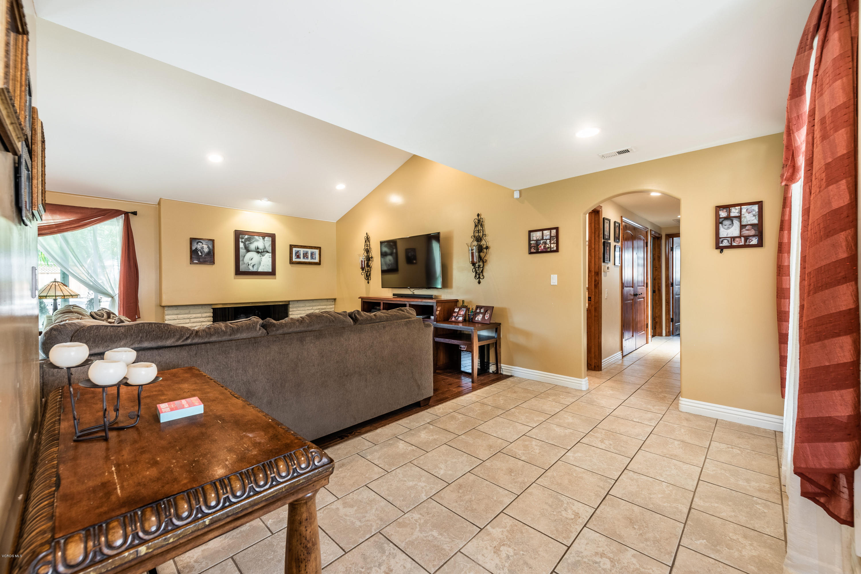 1627 Riente Street Camarillo, CA 93010 - Photo 35 of 35 1627 Riente Street-print-007-11-Entryway
