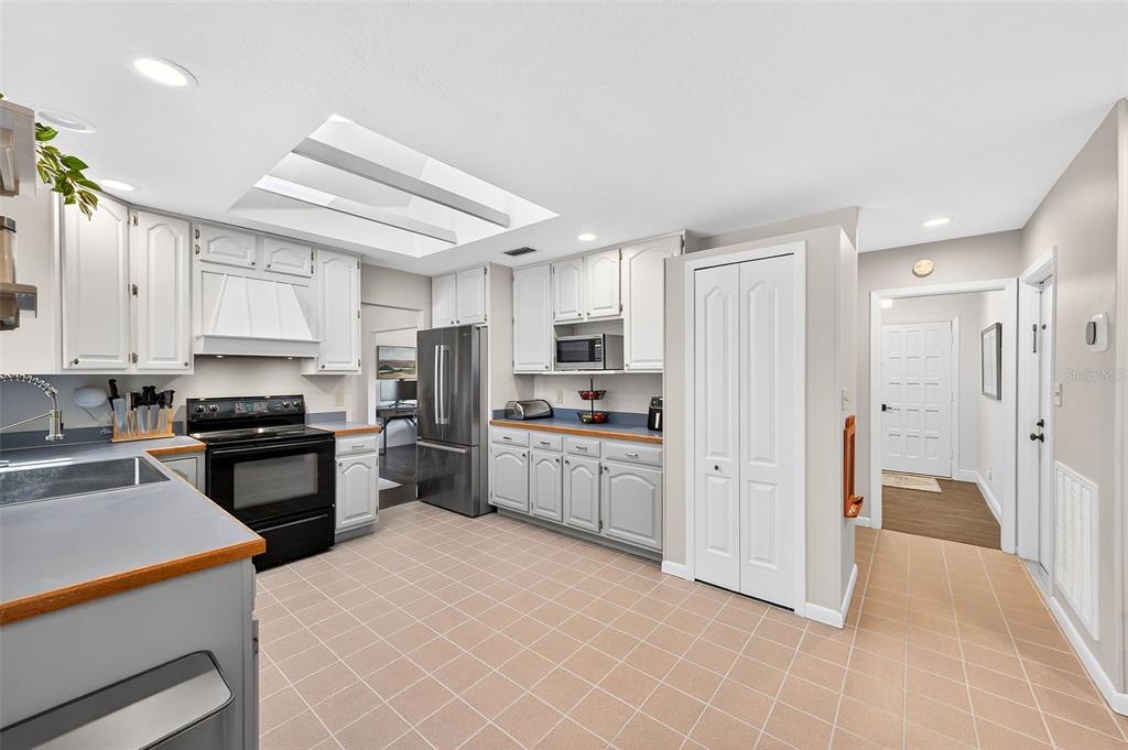 517 Roughbeard Road Winter Park, FL 32792 - Photo 49 of 53 a kitchen with granite countertop a refrigerator stove top oven and sink
