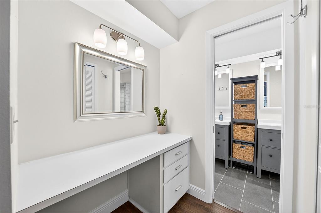 517 Roughbeard Road Winter Park, FL 32792 - Photo 8 of 53 a bathroom with a sink a mirror and a bathtub