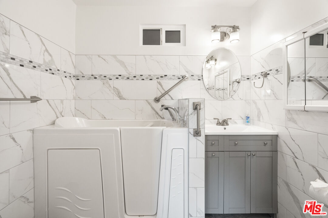 3104 Roderick Place Los Angeles, CA 90065 - Photo 14 of 31 Gallery Image 14