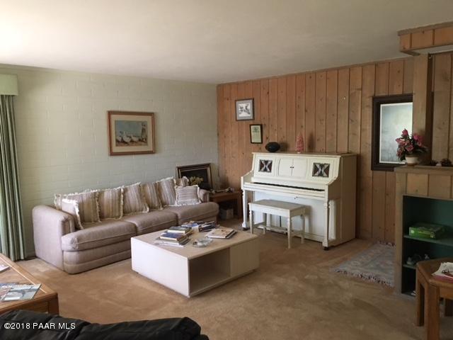 746 Cherokee Road Prescott, AZ 86303 - Photo 6 of 30 Living Room
