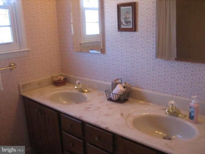 1906 Snowdrop Lane Silver Spring, MD 20906 - Photo 29 of 30 Bath #1