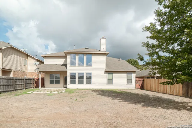 a view of a yard in front of a house