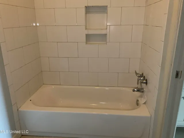 $269,900 | 6 Moss Forest Place, Jackson, MS 39211