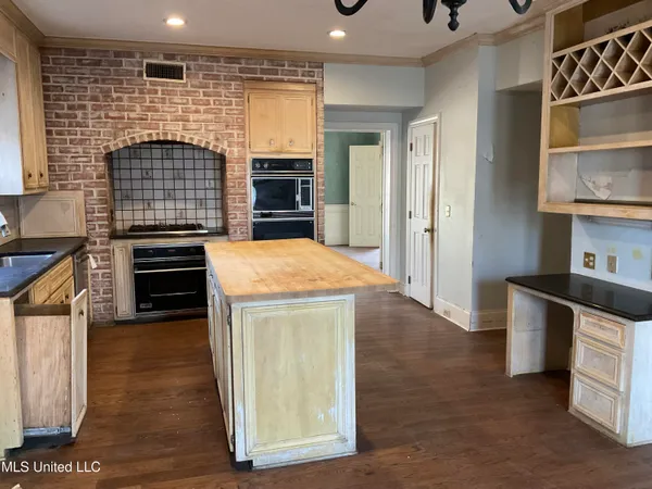 $249,900 | 6 Moss Forest Place, Jackson, MS 39211