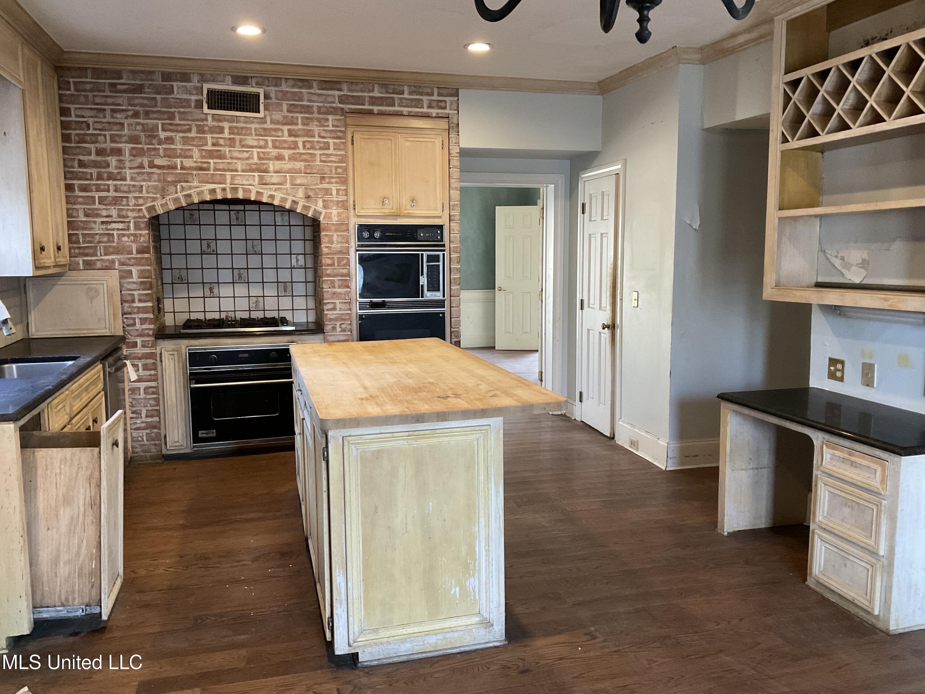 6 Moss Forest Place Jackson, MS 39211 - Photo 5 of 18 IMG_3009