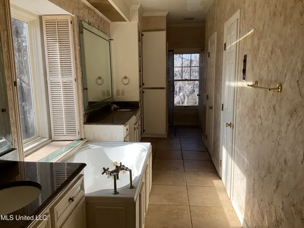 $249,900 | 6 Moss Forest Place, Jackson, MS 39211