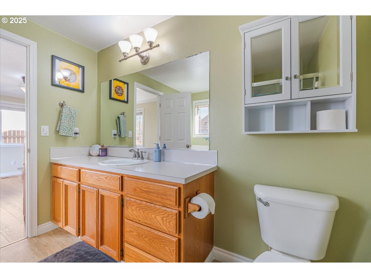 504 Southeast 11th Way Battle Ground, WA 98604 - Photo 18 of 27 Owner's Suite Bathroom
