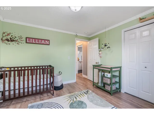 a view of livingroom with furniture