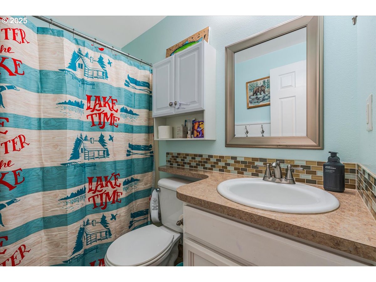 504 Southeast 11th Way Battle Ground, WA 98604 - Photo 21 of 27 Bedroom