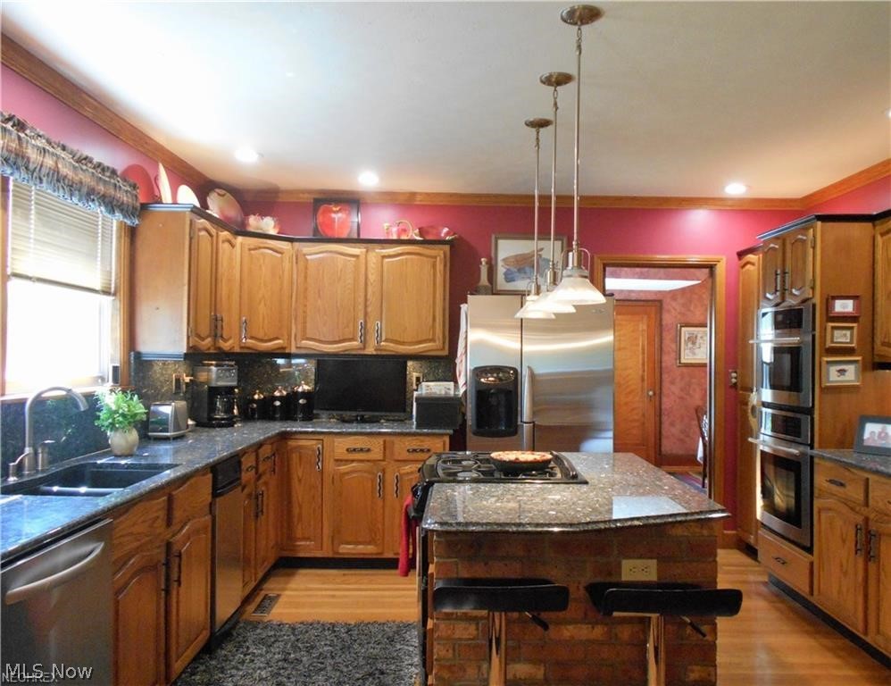 287 Holdren Road Little Hocking, OH 45742 - Photo 9 of 35 Double oven, gas cook top, trash compactor, dishwasher, and stainless steel refrigerator all stay