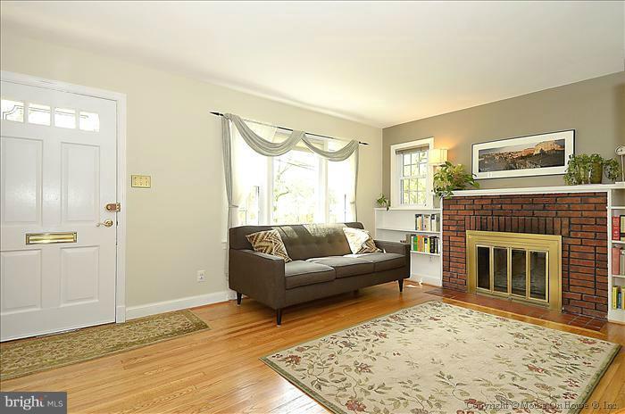 2719 Plyers Mill Road Silver Spring, MD 20902 - Photo 25 of 30 Living Room