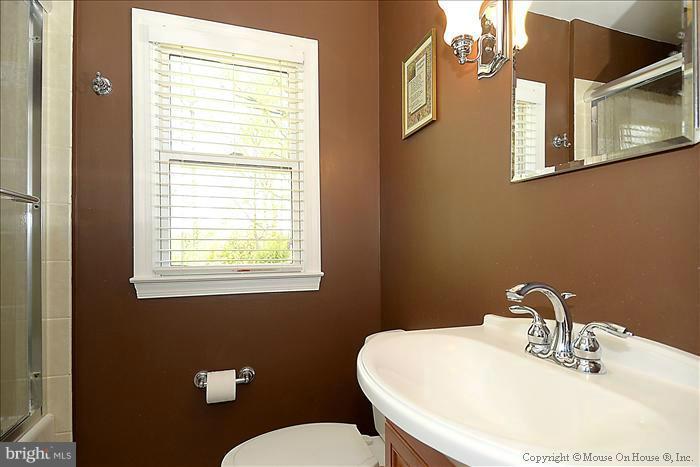 2719 Plyers Mill Road Silver Spring, MD 20902 - Photo 27 of 30 Bath