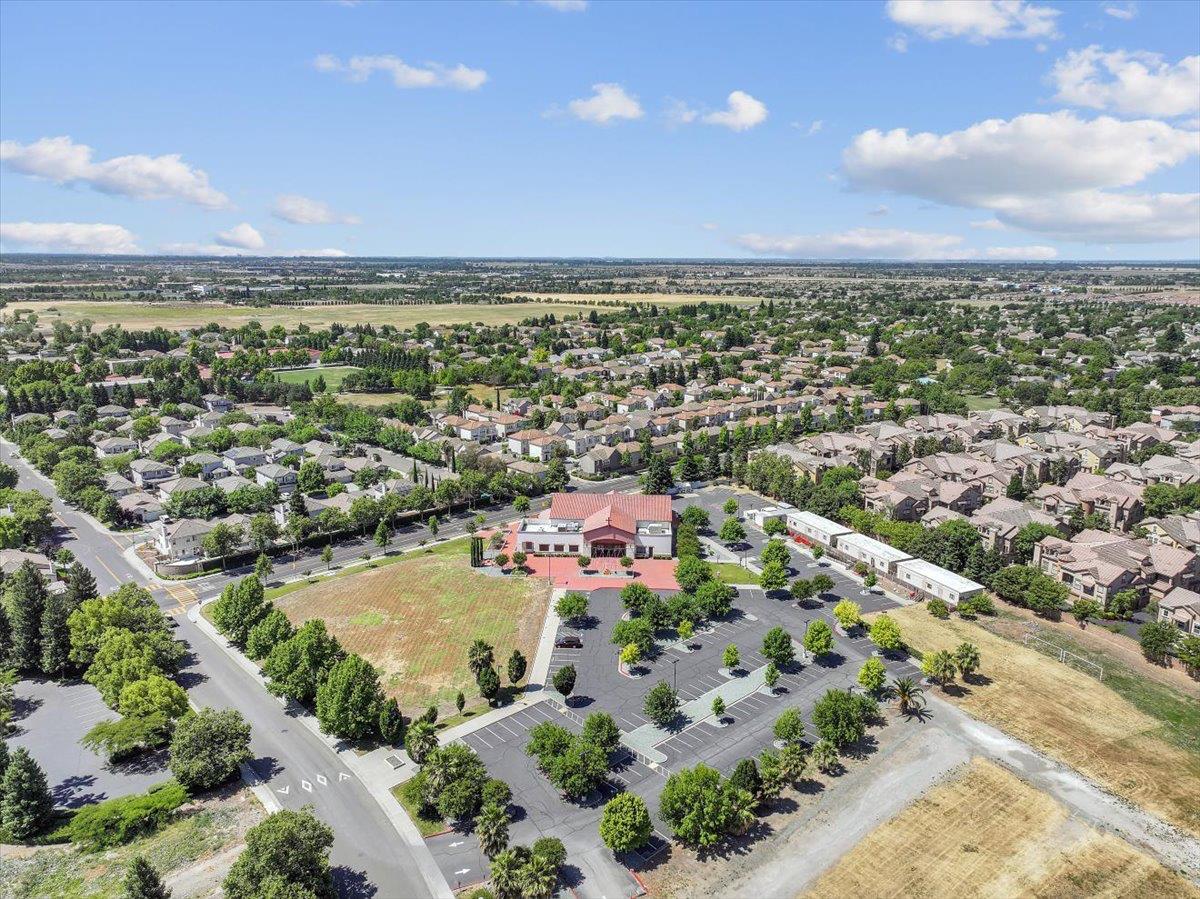 341 Barnhart Circle Sacramento, CA 95835 - Photo 47 of 55 an aerial view of residential houses with outdoor space
