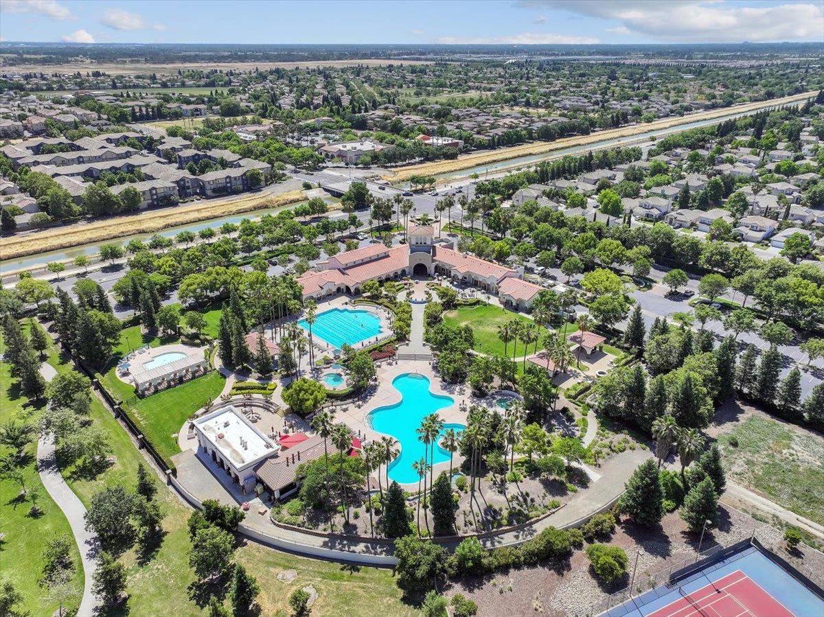 341 Barnhart Circle Sacramento, CA 95835 - Photo 52 of 55 a view of a city and a mountain